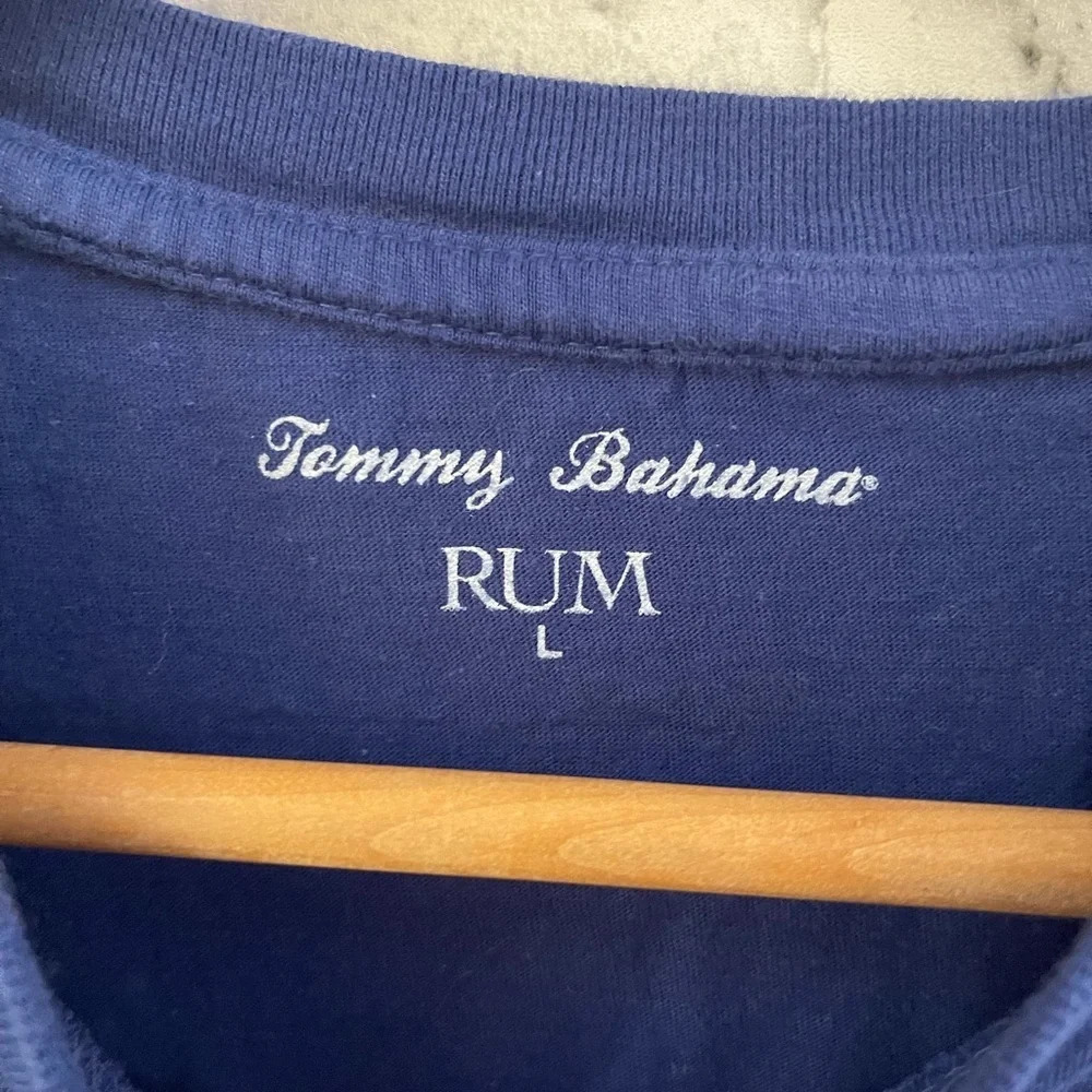 Men’s Tommy Bahama blue t-shirt Rum Taste Paradise shirt Large - Picture 5 of 6